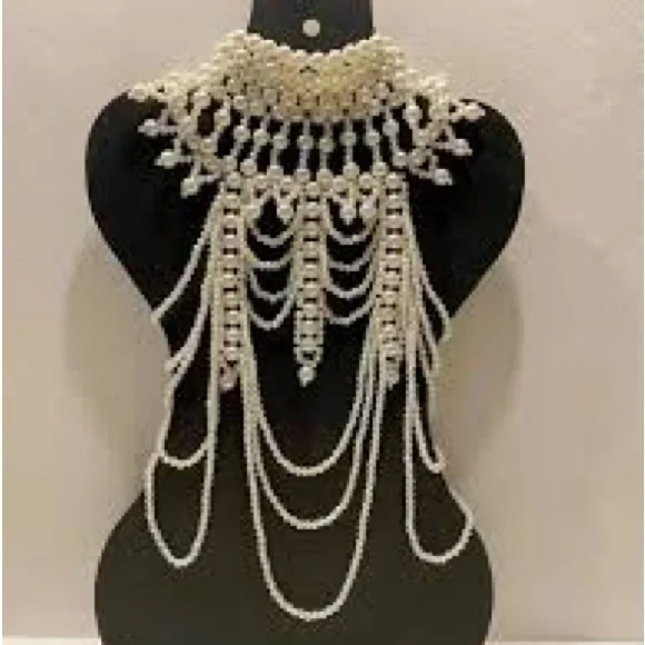 NWOT Luxurious Pearl Cascade Statement Necklace - Picture 2 of 5